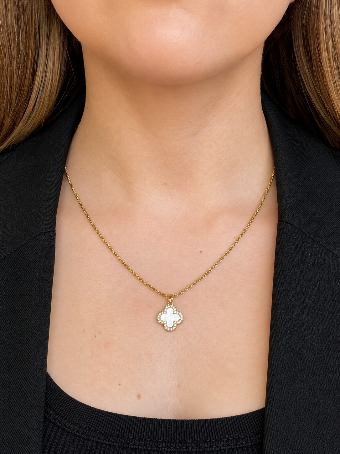 COLLAR TRÉBOL BLANCO ORO