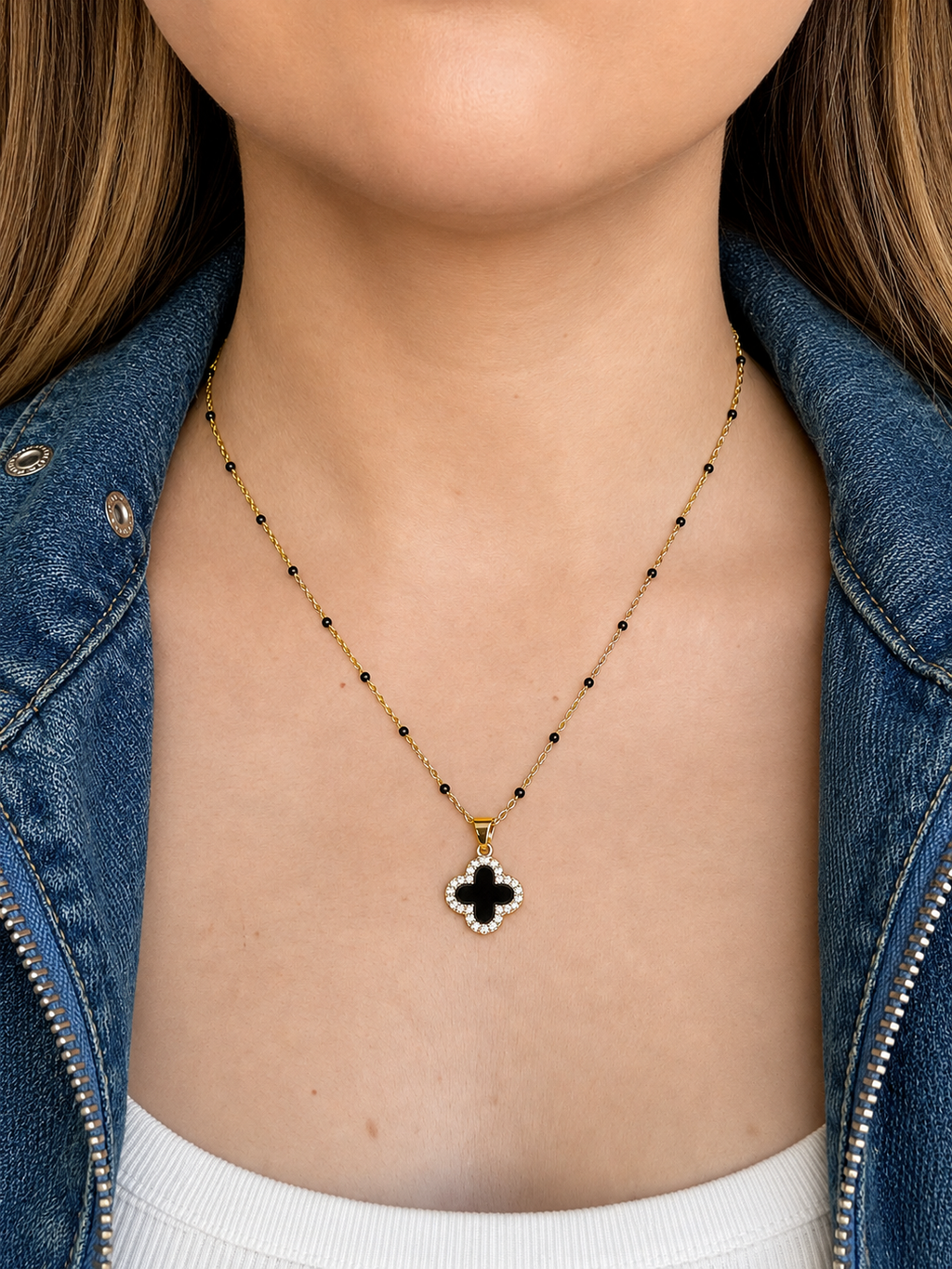 COLLAR TRÉBOL NEGRO ORO