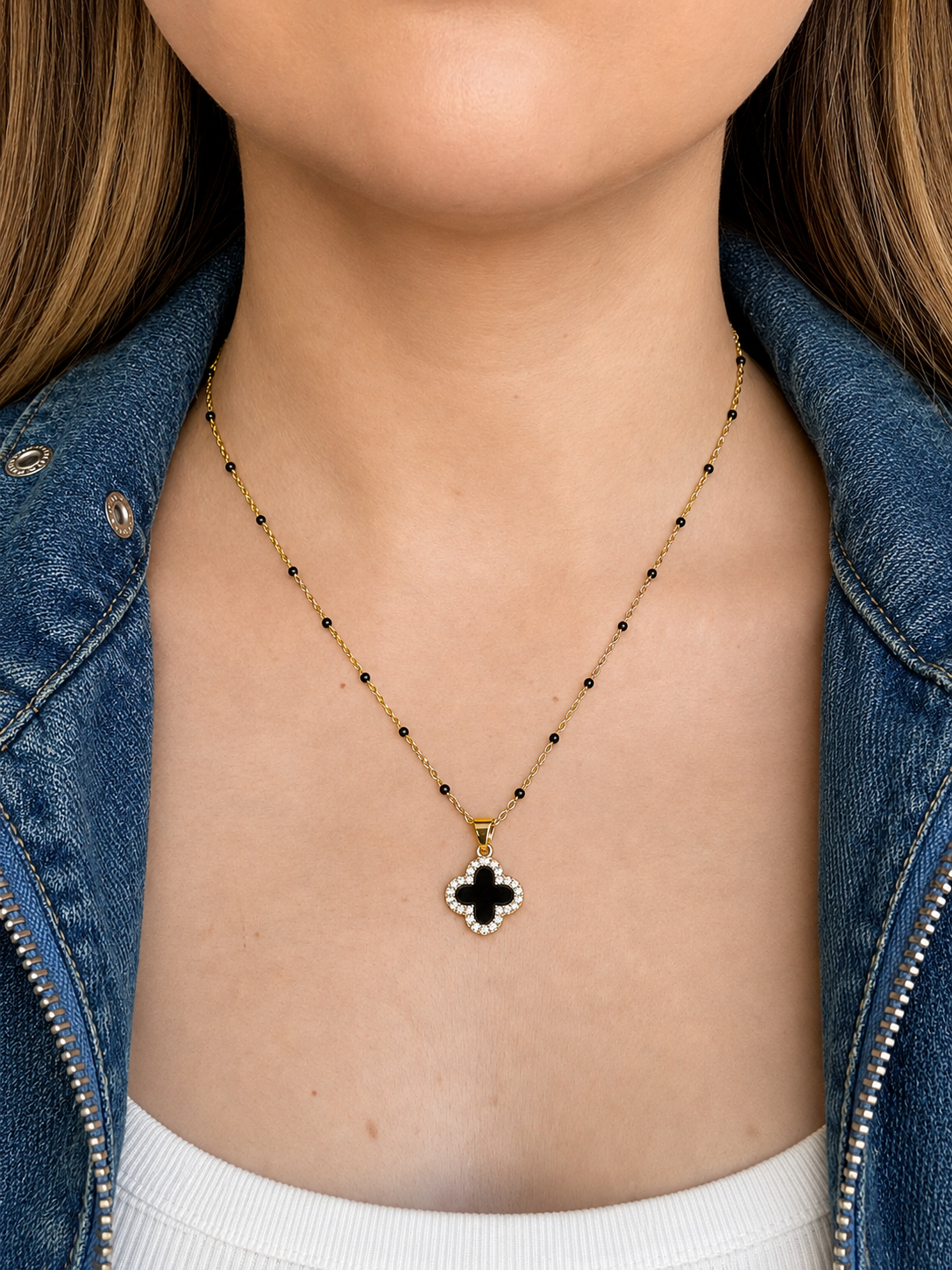COLLAR TRÉBOL NEGRO ORO
